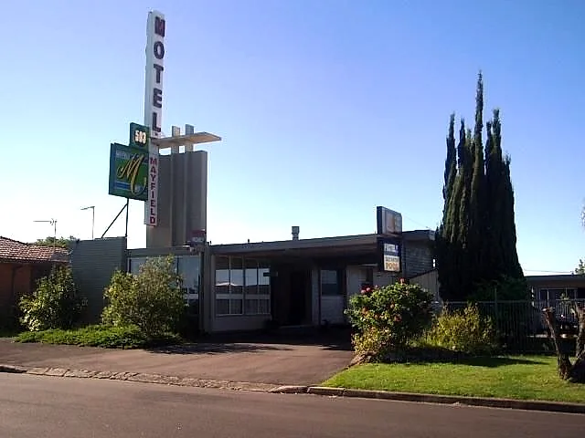 Mayfield Motel seen from Maitland Road — pylon sign, single-storey reception building and lawn.